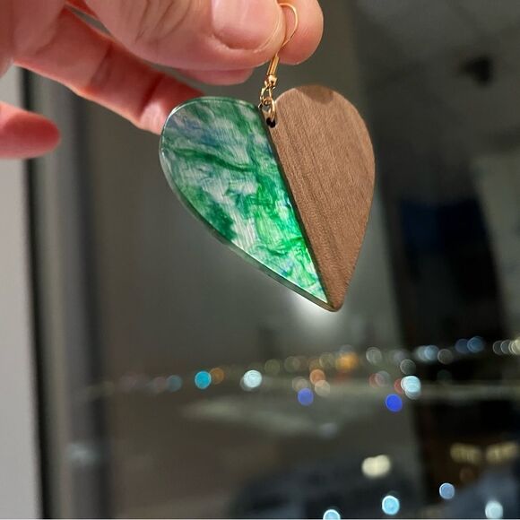 Heart Shape Vintage Style Walnut Wood & Resin Mismatched Earrings - Picture 6 of 10